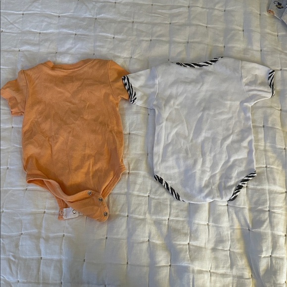 11 piece 12mo. Cute Baby Boy Animal themed Clothes (040) - Picture 13 of 16
